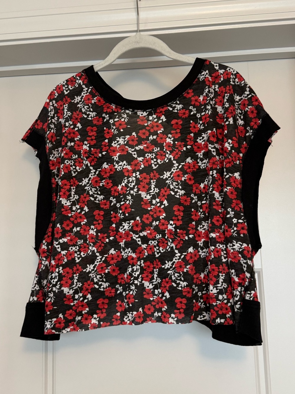 Free People Movement My Time Tee in Cranberry Ditsy Size Small Red Black Floral